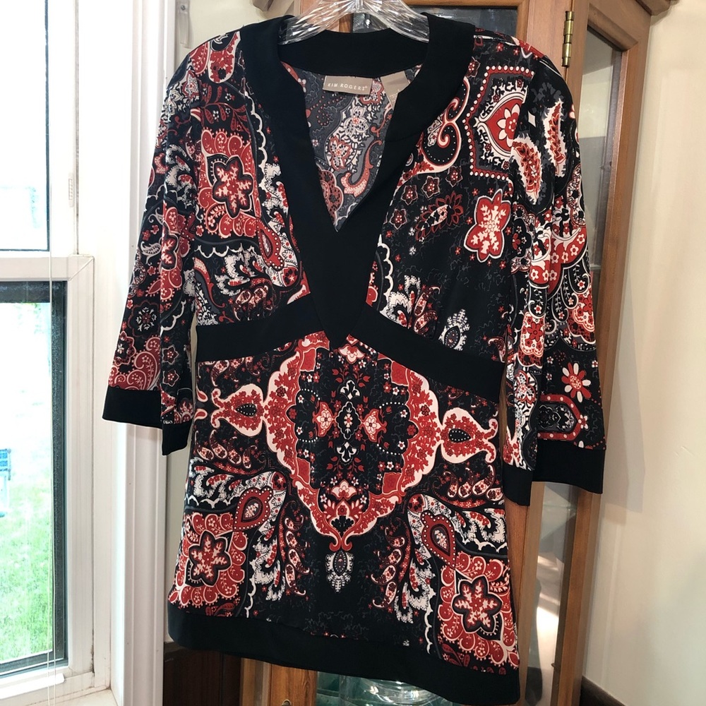 Kim Rogers black and red patterned top. Size small. 94% polyester, 6% spandex.